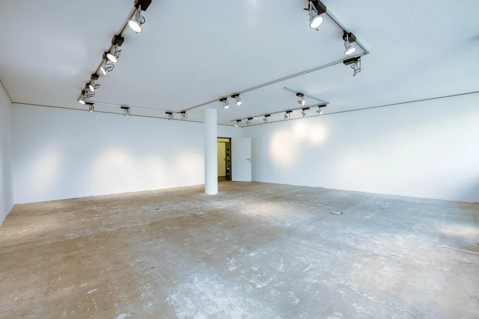 Office/commercial or practice location in a well-maintained property in the heart of Spreitenbach
