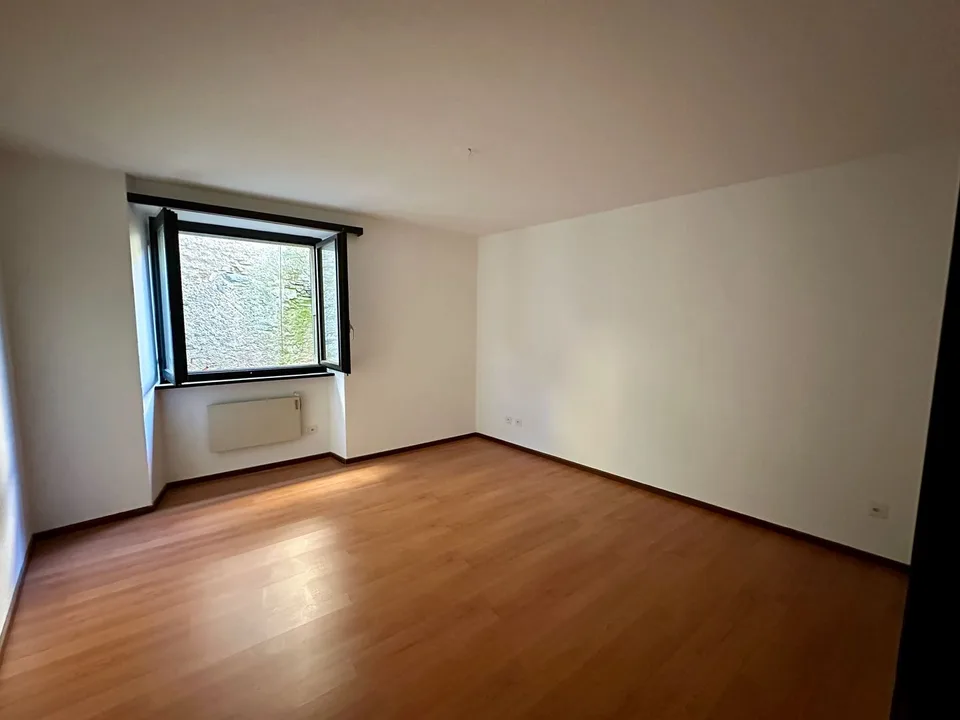 Charmant appartement duplex 2.5 pièces avec atelier/studio dans le centre du village de Novaggio