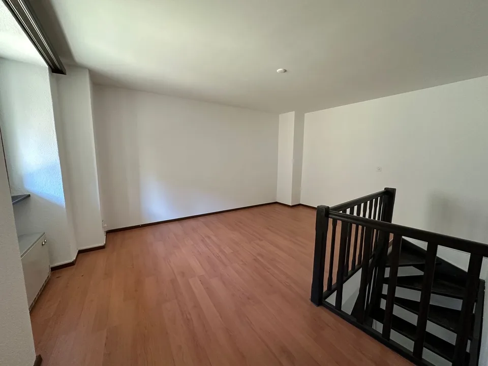 Charmant appartement duplex 2.5 pièces avec atelier/studio dans le centre du village de Novaggio