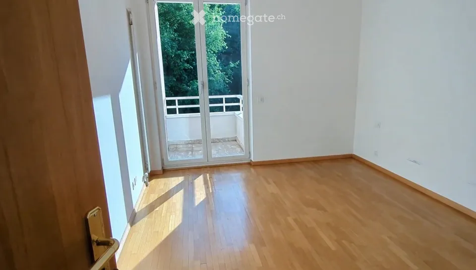 Prächtige und geräumige 4.5-Zimmer-Wohnung in Besso (110 m²)