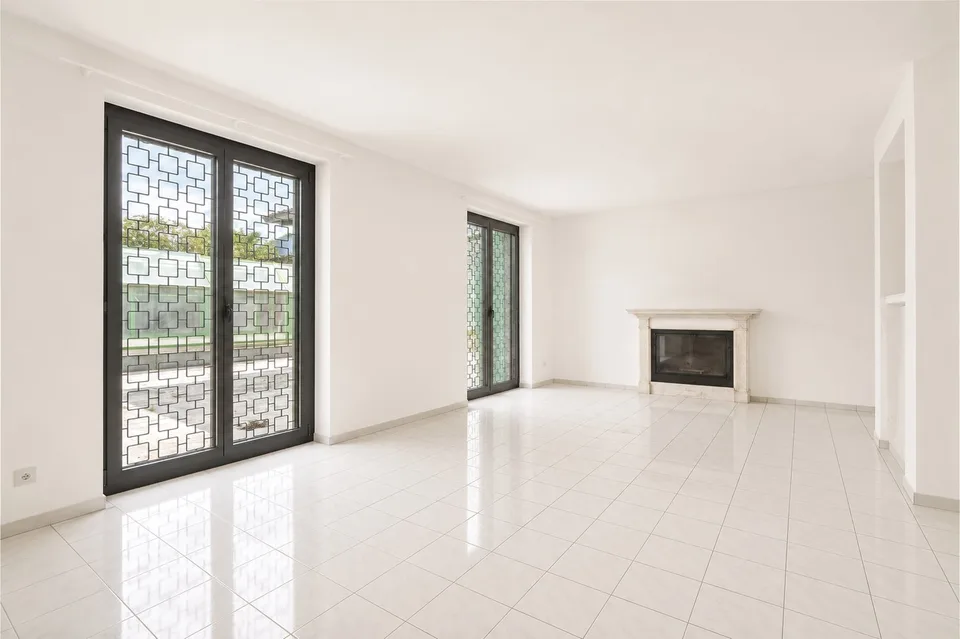 CASA DI 5.5 LOCALI CON GIARDINO, PISCINA E DEPENDANCE