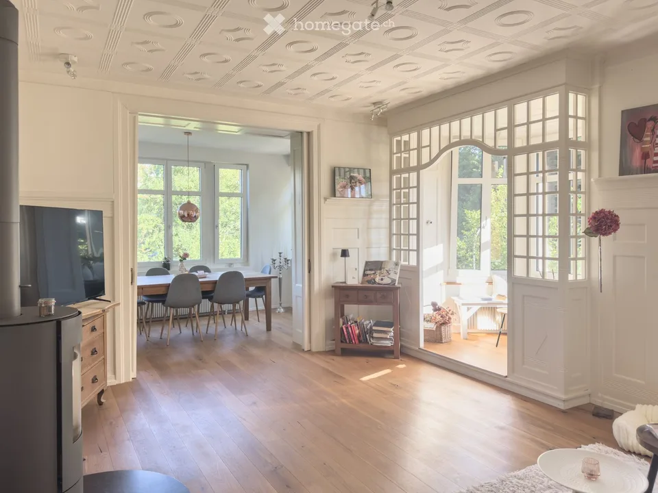 Affascinante appartamento di 4 locali con balcone e vista panoramica in un'area verde