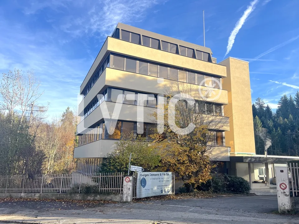Bureaux, locaux de 886 m2 divisibles à louer à Ropraz