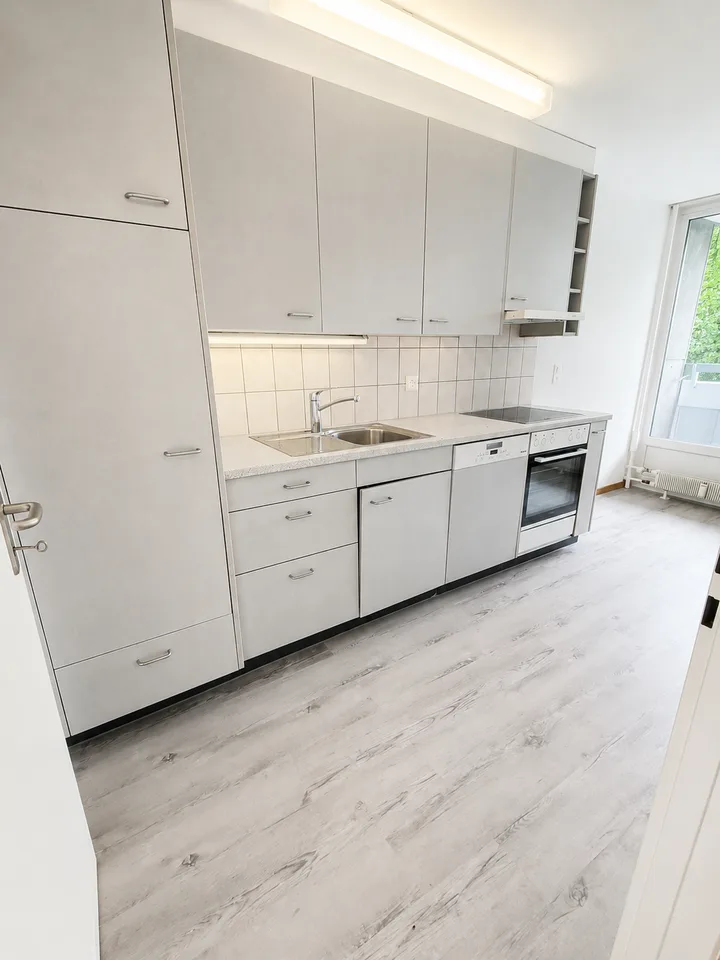 Appartement lumineux 4.5 pièces avec balcon à Nidau – disponible immédiatement!