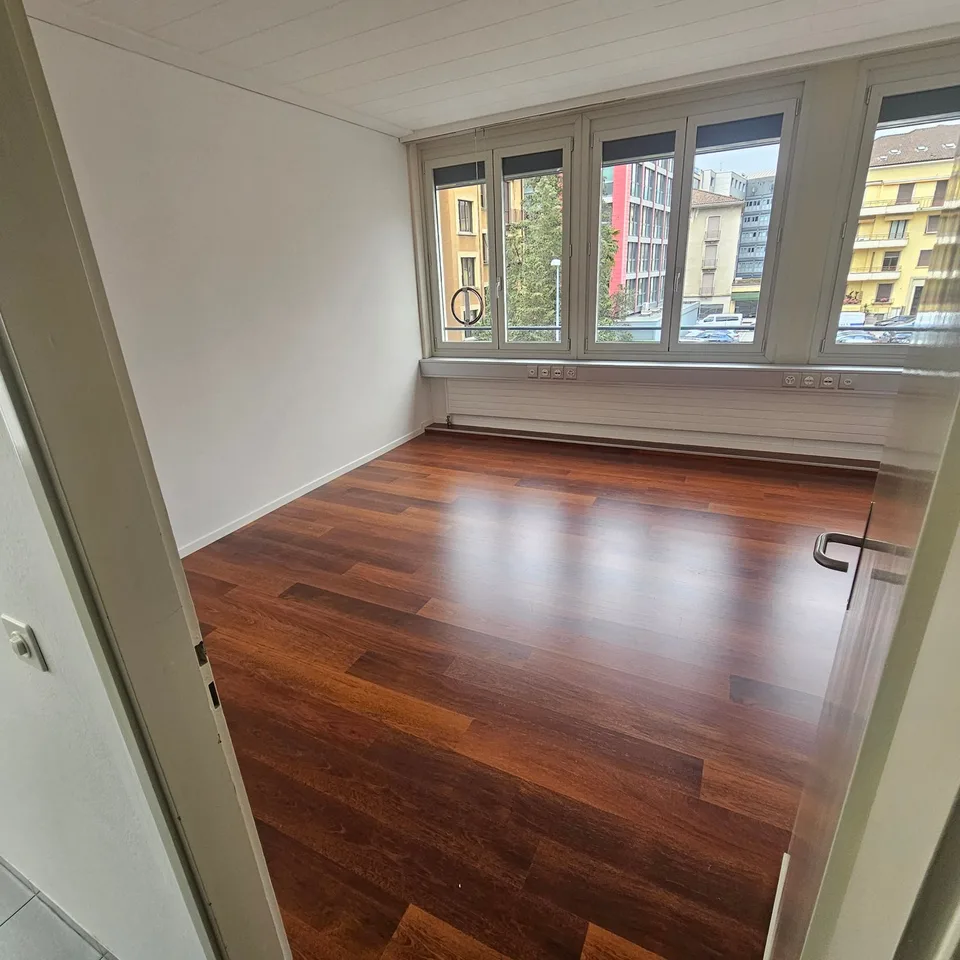 Büro mit 3 Räumen zur Miete in Lugano – Via Luigi Canonica 4