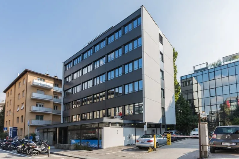 Ufficio luminoso di 3 locali in affitto a Lugano – Via Luigi Canonica 4
