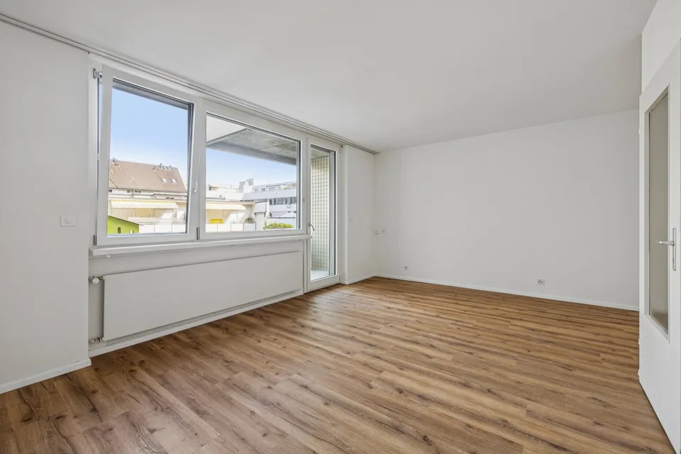 Appartamento ristrutturato di 1,5 locali con balcone su Holbein Street a Basilea