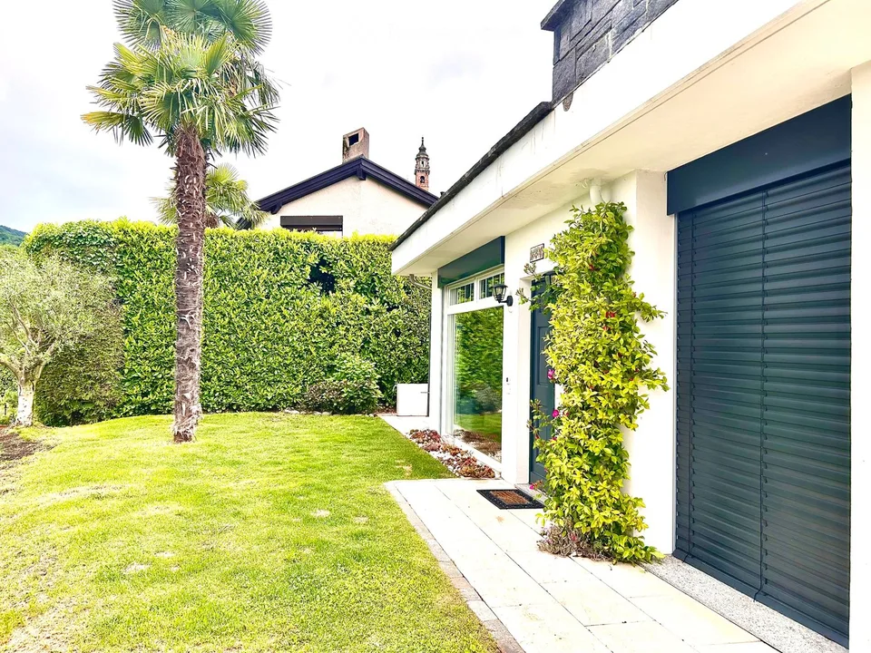 Einfaches unabhängiges Haus mit Möbeln, Garten und Seeblick – Foto 3 von 5