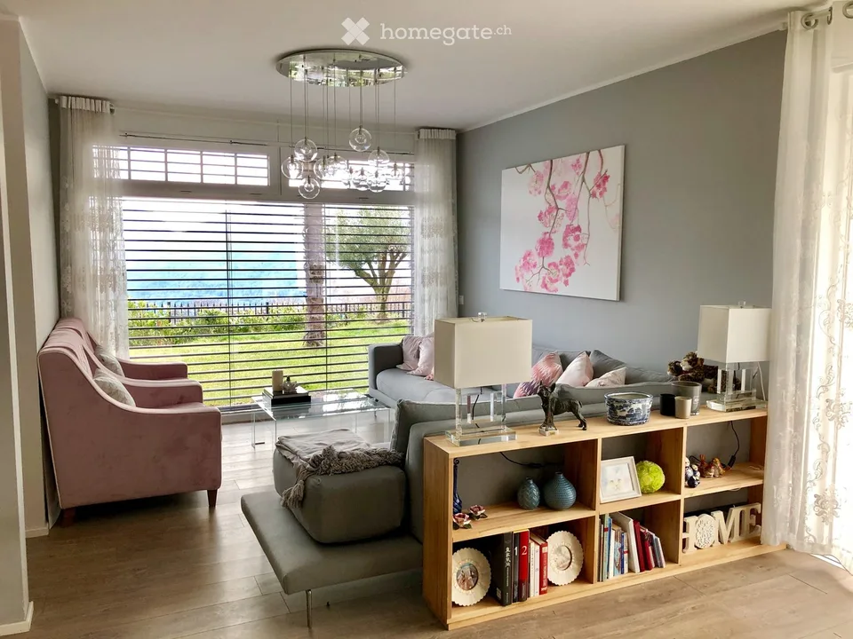 Einfaches unabhängiges Haus mit Möbeln, Garten und Seeblick – Foto 4 von 5