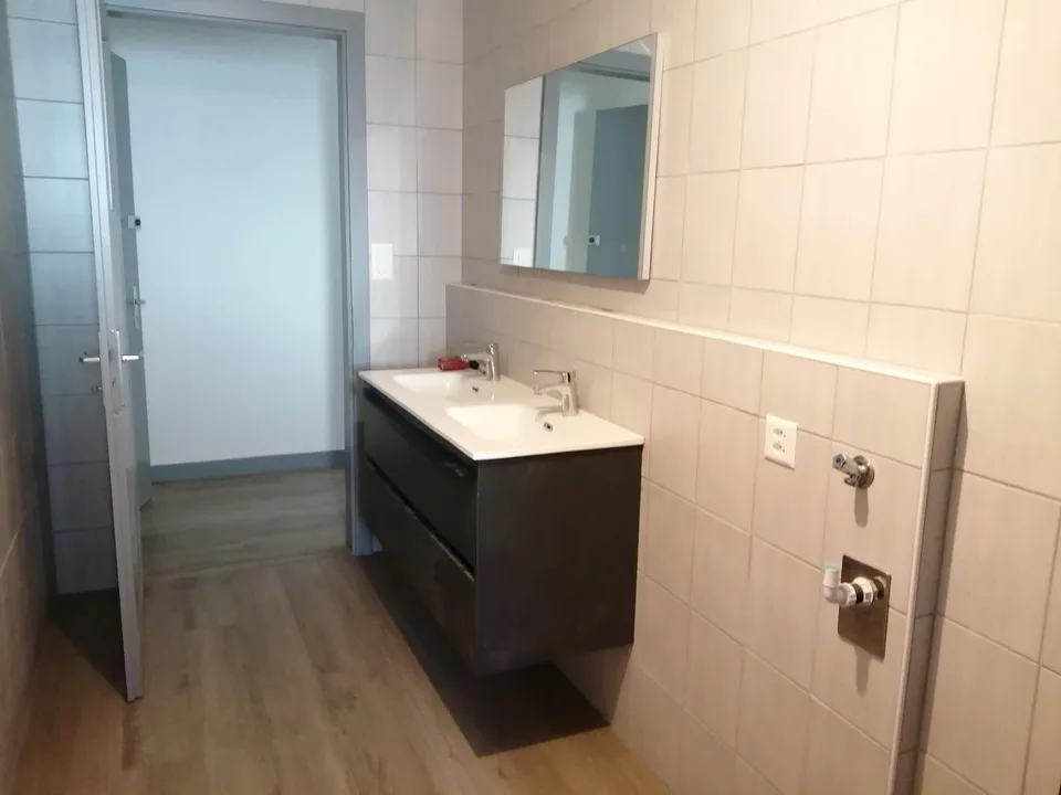 Vier-Zimmer-Wohnung mit Balkon – Foto 7 von 9