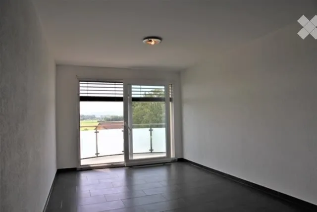 Luminoso e in campagna con balcone