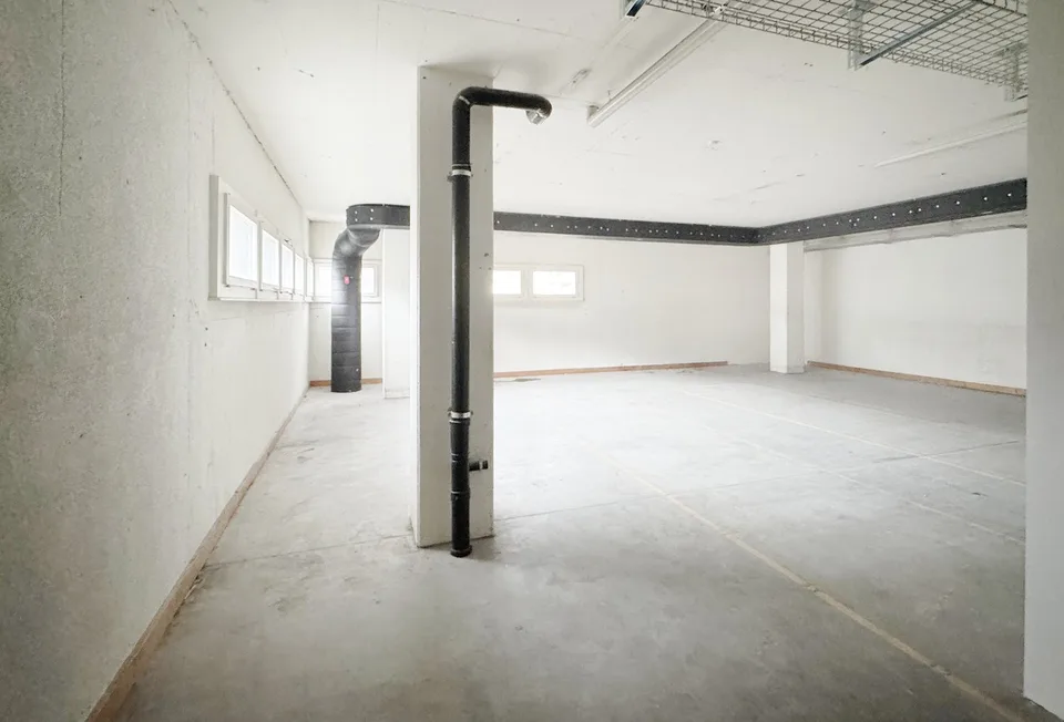 108m² - Spazi commerciali versatili in una posizione centrale a Unterseen