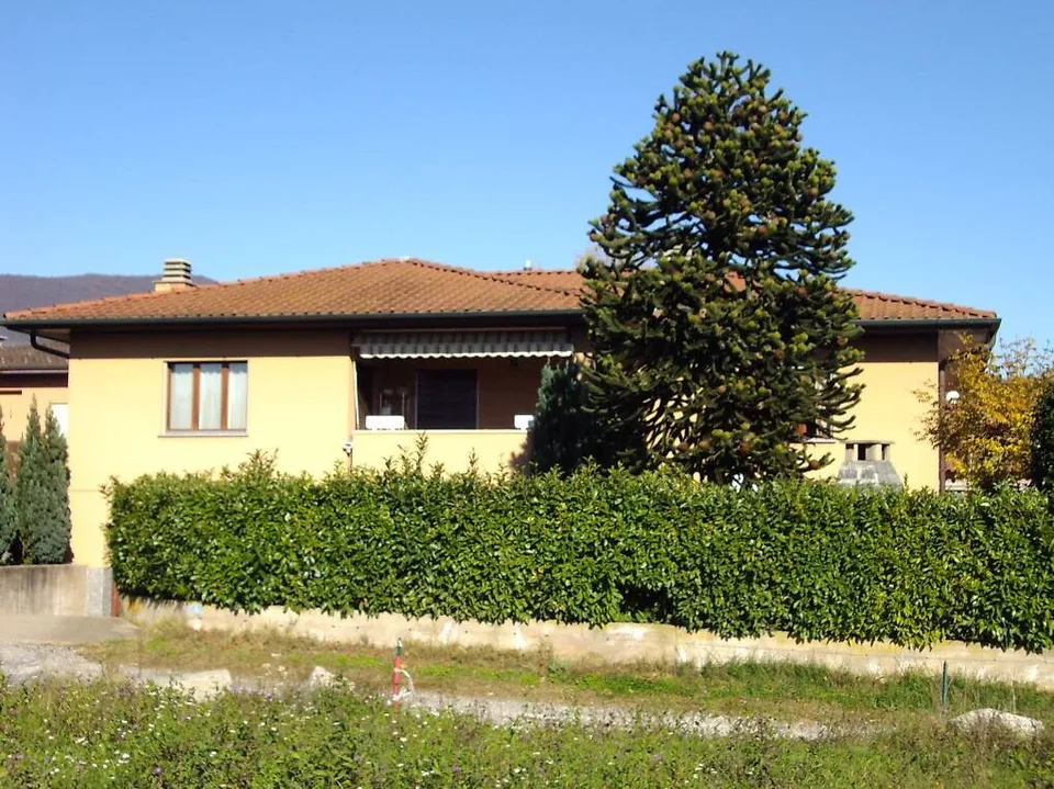 STABIO  VILLA BIFAMILIARE CON GIARDINO