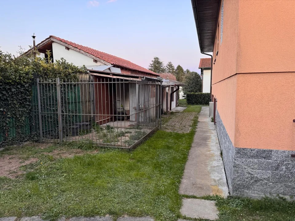 STABIO BIFAMILIENHAUS MIT GARTEN