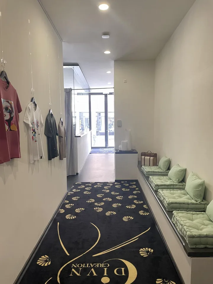 ARCADE COMMERCIALE DE 320 M2 AU COEUR DE NYON