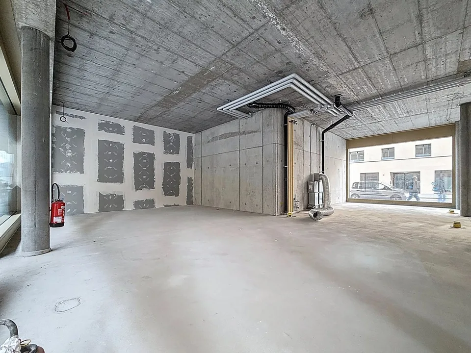 In affitto ? Superfici commerciali con vetrine ? Cour de Gare (Sion)