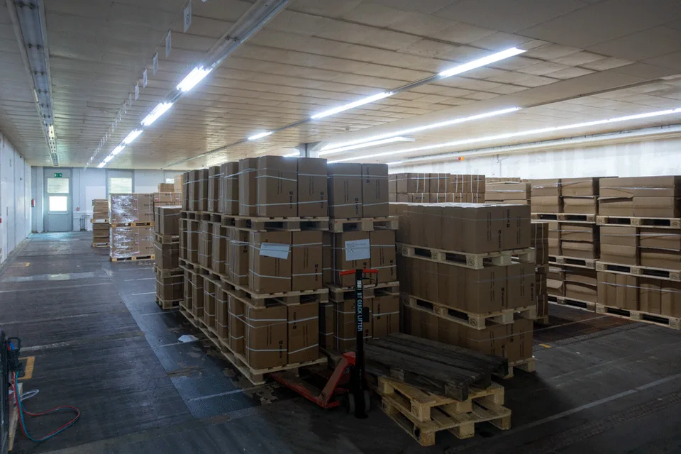 2 x 600 m2 halls de stockage (ou 1'200 m2) à louer avec accès rampe