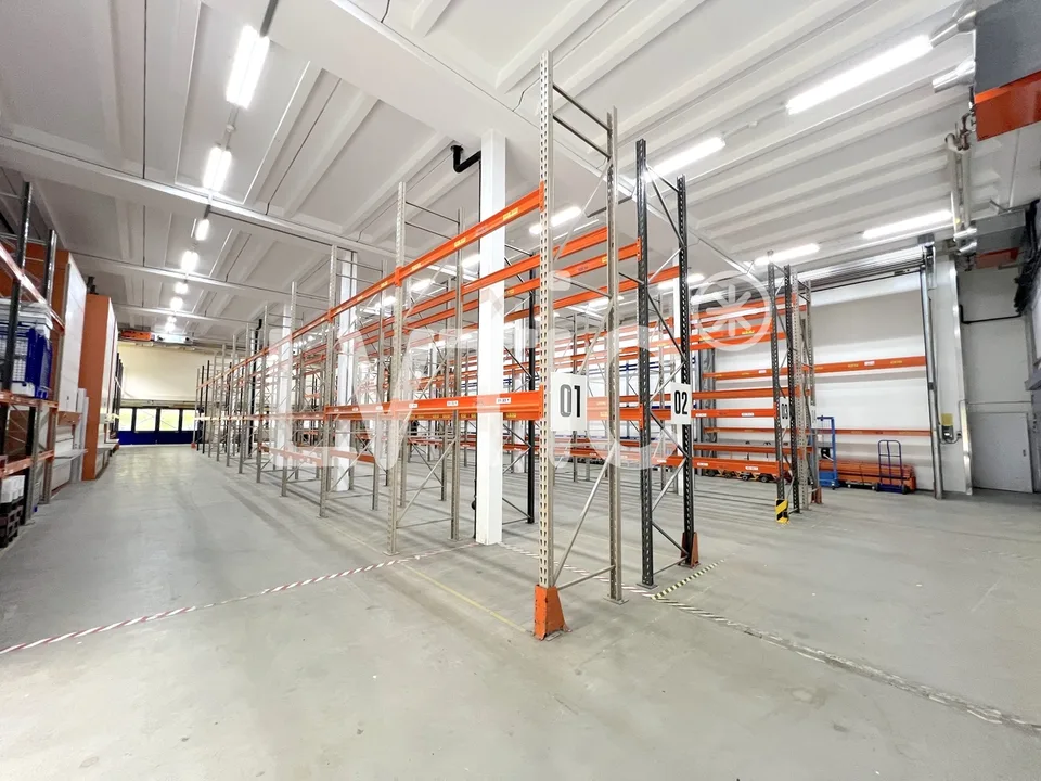 Industriestandort von 5500 m2, aufteilbar, zur Miete in der Nähe von Nyon