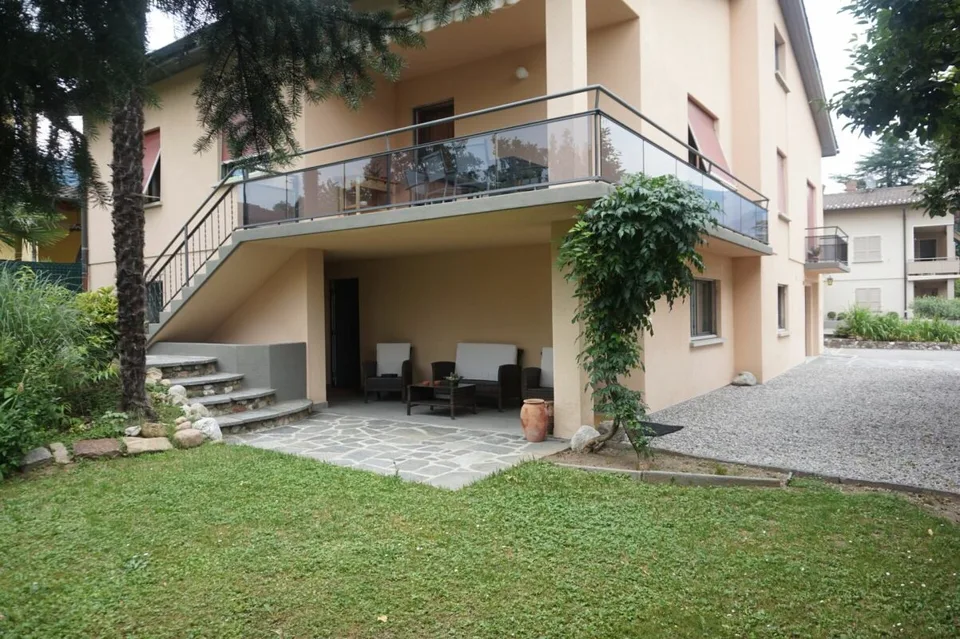 2.5 locali ammobiliato con splendido giardino