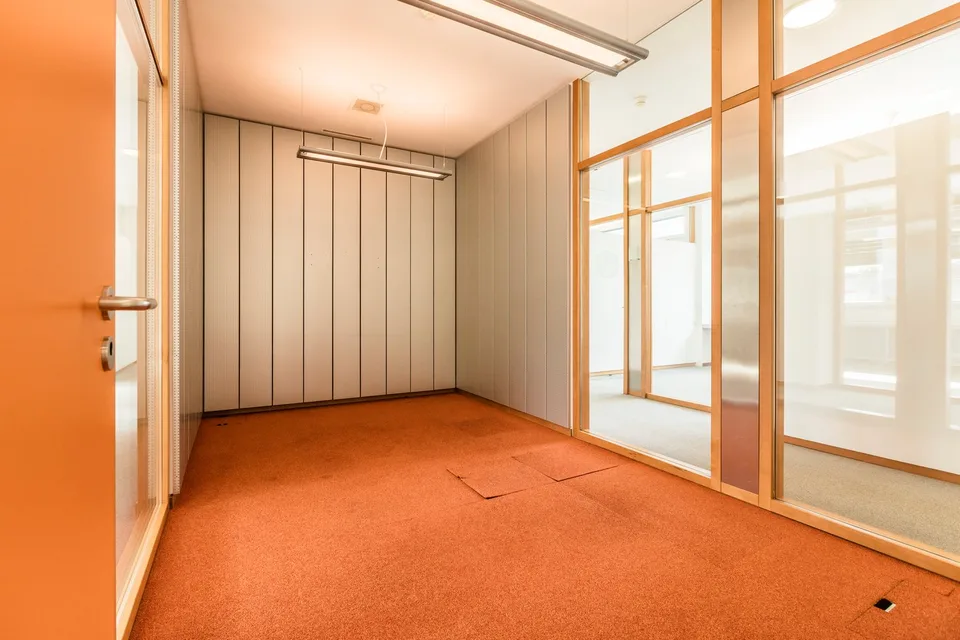 🏢 ✨ Espace généreux avec salles individuelles subdivisées – photo 8 sur 16