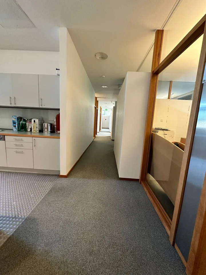 🏢 ✨ Espace généreux avec salles individuelles subdivisées – photo 14 sur 16