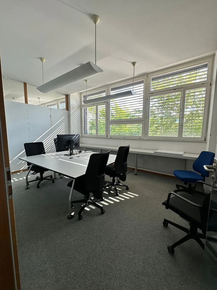 🏢 ✨ Espace généreux avec salles individuelles subdivisées – photo 9 sur 16