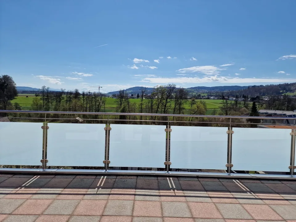 Charmante 4-Zimmerwohnung mit sensantioneller Terrasse und Aussicht