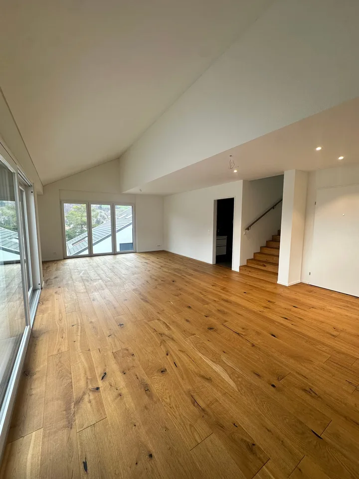 Moderne 5.5-Zimmer-Duplex-Wohnung in ruhiger Lage von Bauma