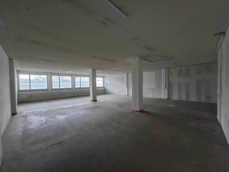 Bureaux et locaux commerciaux, 142 m2, évolutifs, dans un emplacement idéalement desservi à Muttenz, BL