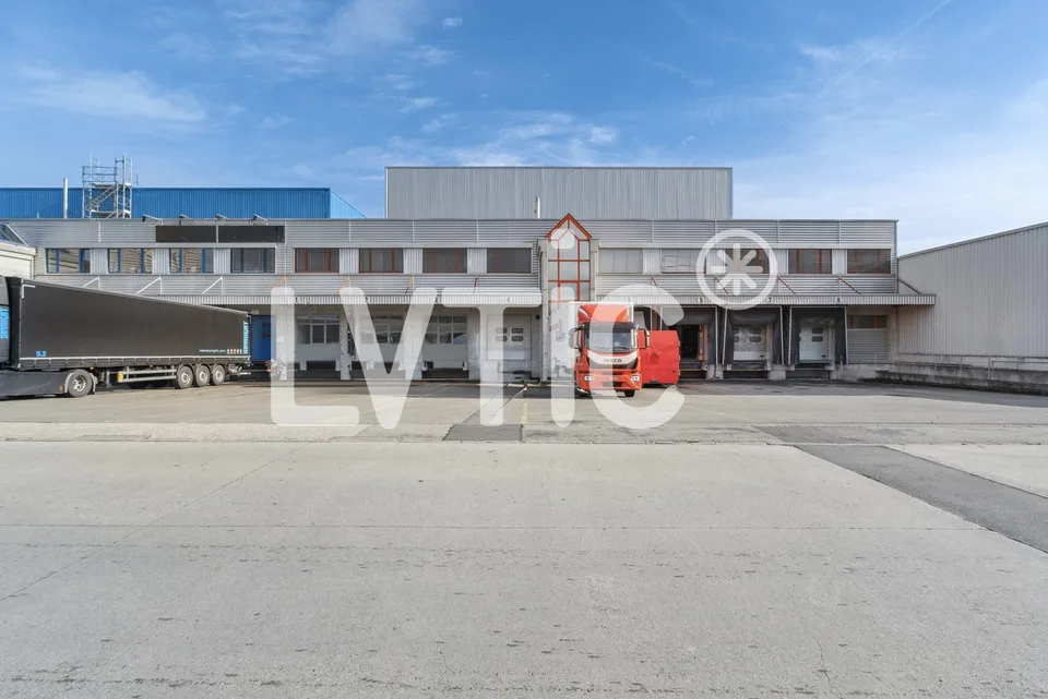 Dépôt de 4000 m2 divisibles dès 2200 m2 à louer à Meyrin - Satigny
