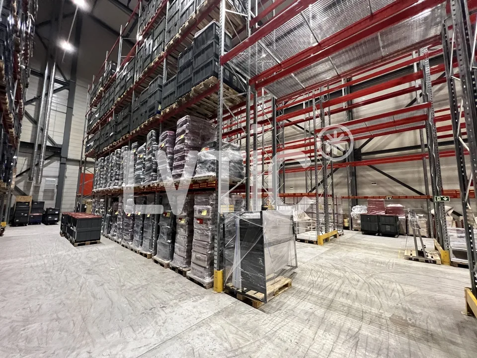 Depositio di 4000 m2 divisibili già da 2200 m2 in affitto a Meyrin - Satigny