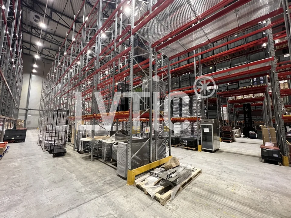 Depositio di 4000 m2 divisibili già da 2200 m2 in affitto a Meyrin - Satigny