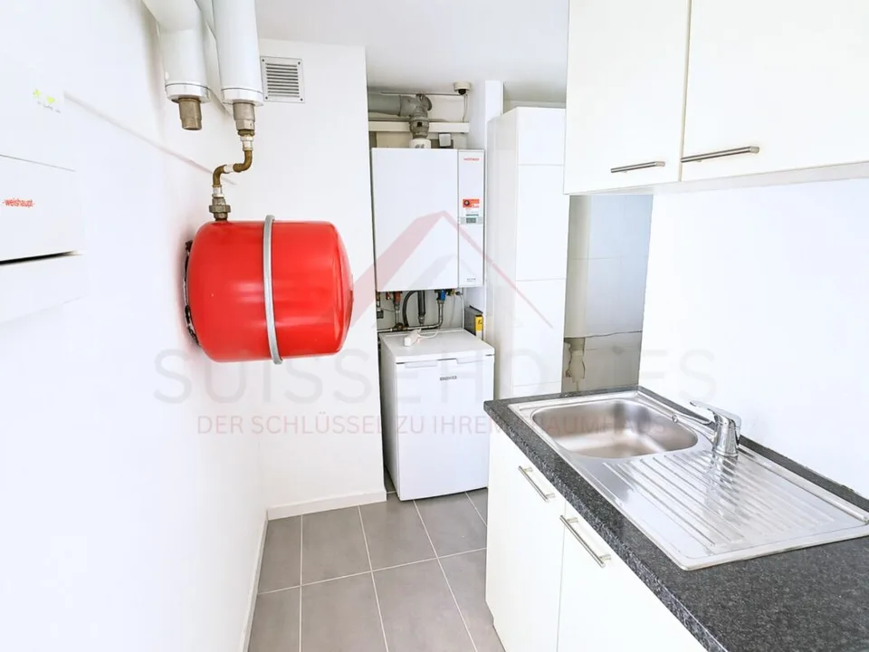 Spazio commerciale ben mantenuto al piano terra a 4564 Obergerlafingen - ideale per attività di servizio e ufficio tranquille