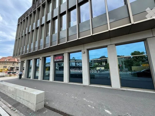 140m2 Espace bureautique-commercial ou industriel moderne dans un emplacement central à Ostermundigen