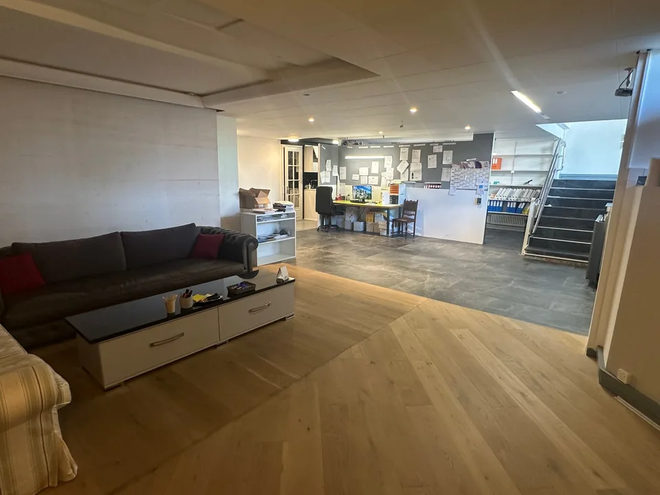 Zu vermieten: Vielseitige Gewerbefläche/Büro auf 2 Ebenen