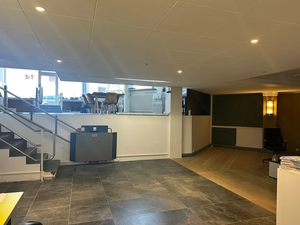 Zu vermieten: Vielseitige Gewerbefläche/Büro auf 2 Ebenen