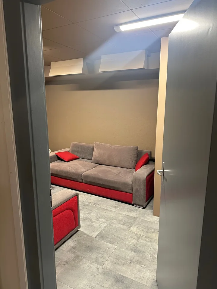 À louer : Surface commerciale/bureau polyvalente sur 2 niveaux – photo 8 sur 8