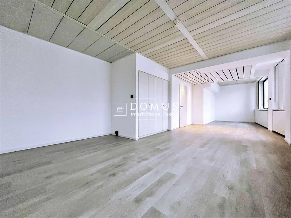 Zentrales Büro mit Konferenzraum