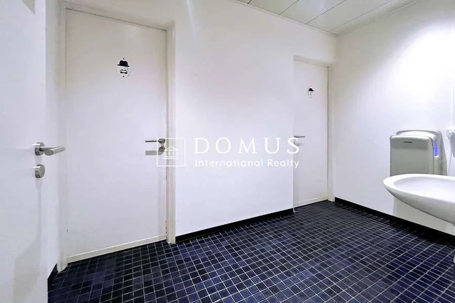 Zentrales Büro mit Konferenzraum