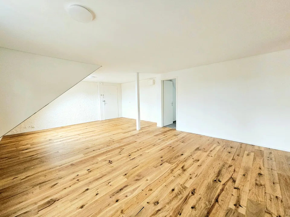 Charmante 2.5-Zimmer-Dachwohnung an zentraler Lage in St. Gallen – Foto 6 von 11