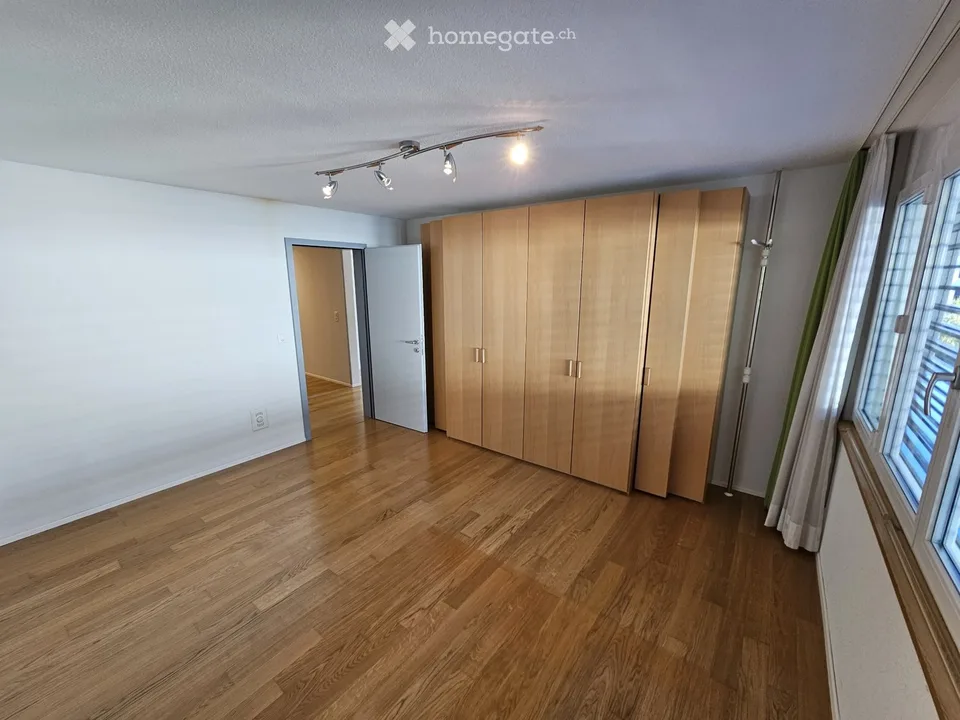 Moderne 4.5-Zimmerwohnung an zentraler und ruhiger Lage