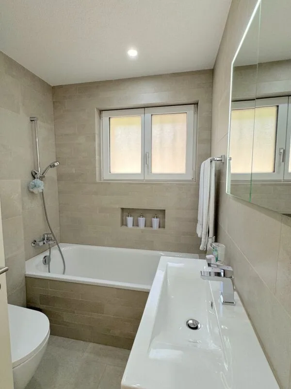 Maison individuelle dans un emplacement en hauteur et ensoleillé de manière optimale – photo 10 sur 12