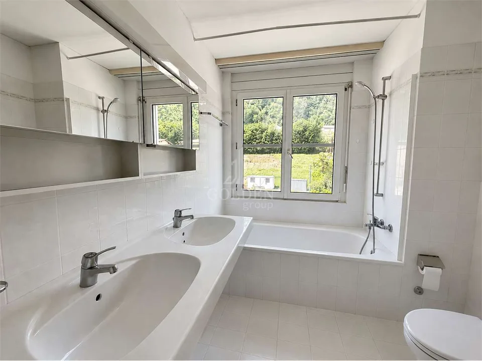 Geräumige 4.5-Zimmer-Wohnung mit Kamin und großer Terrasse – Foto 7 von 8