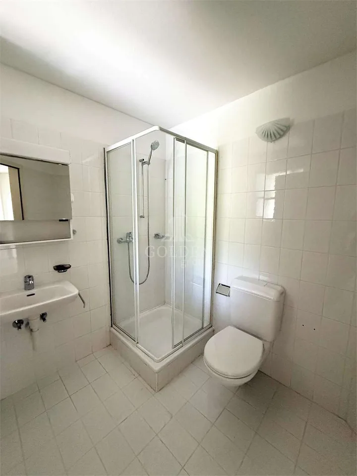 Geräumige 4.5-Zimmer-Wohnung mit Kamin und großer Terrasse – Foto 8 von 8
