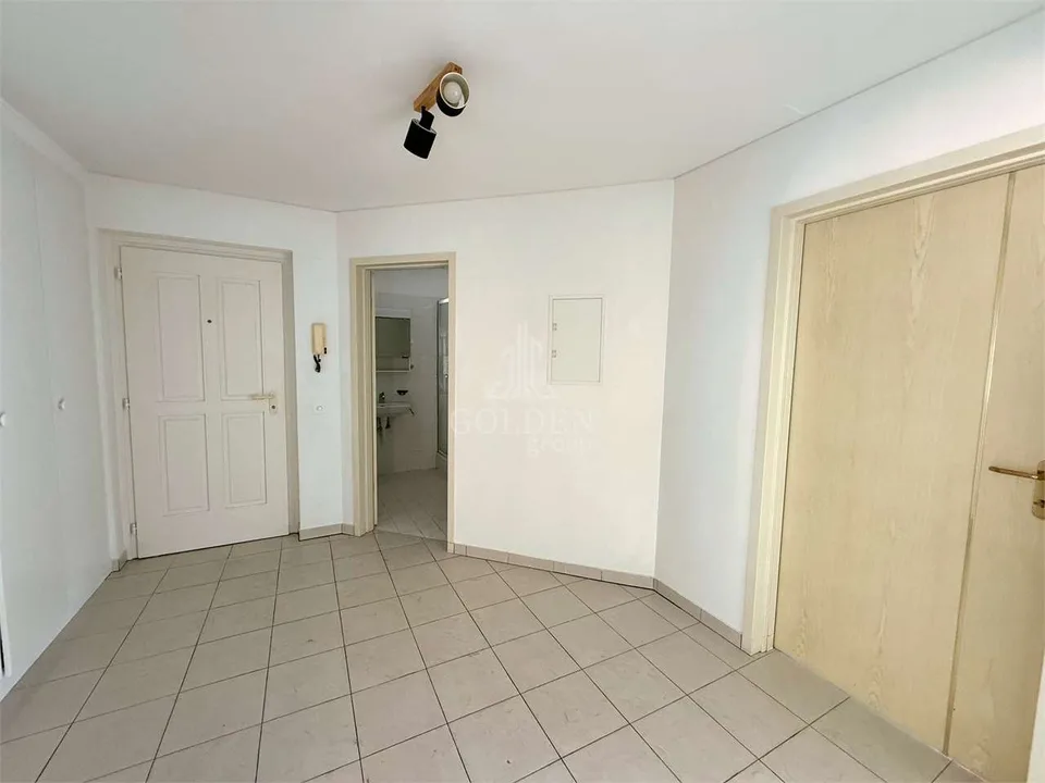 Geräumige 4.5-Zimmer-Wohnung mit Kamin und großer Terrasse – Foto 6 von 8