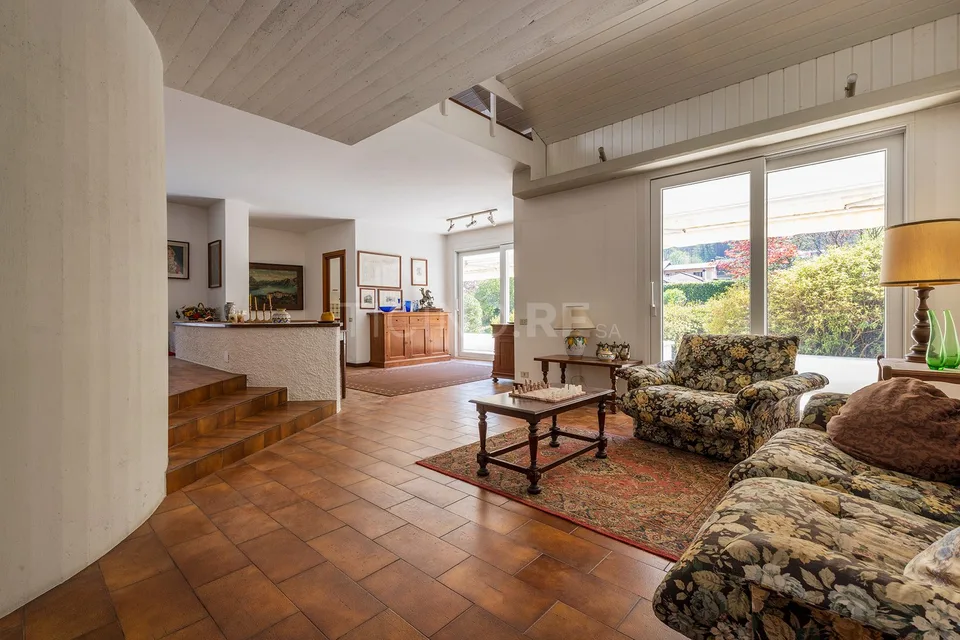 Exklusive Villa mit 3.000 m² Parkgarten nahe der Schweizer Grenze
