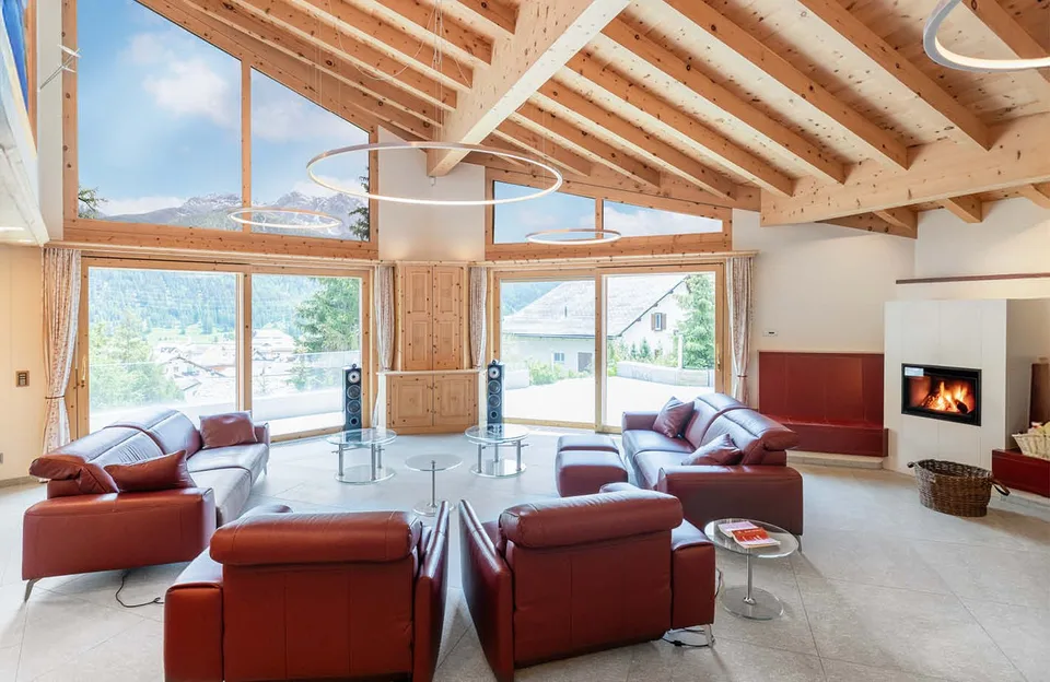 Villa di lusso esclusiva in Alta Engadina – seconda casa con spa, parcheggio sotterraneo e vista panoramica