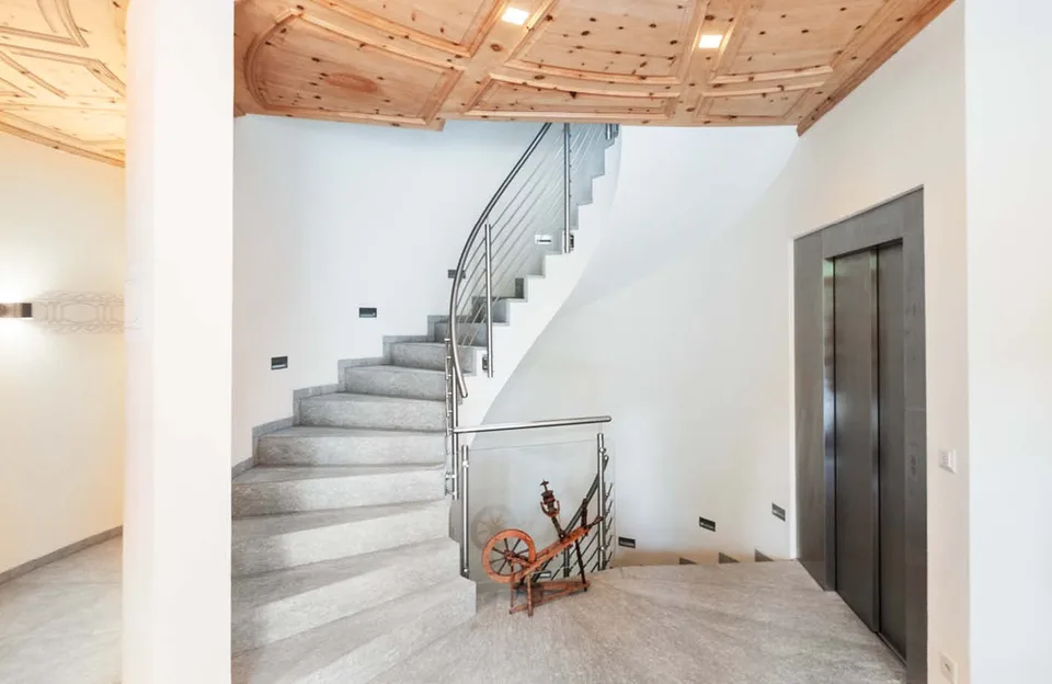 Villa di lusso esclusiva in Alta Engadina – seconda casa con spa, parcheggio sotterraneo e vista panoramica