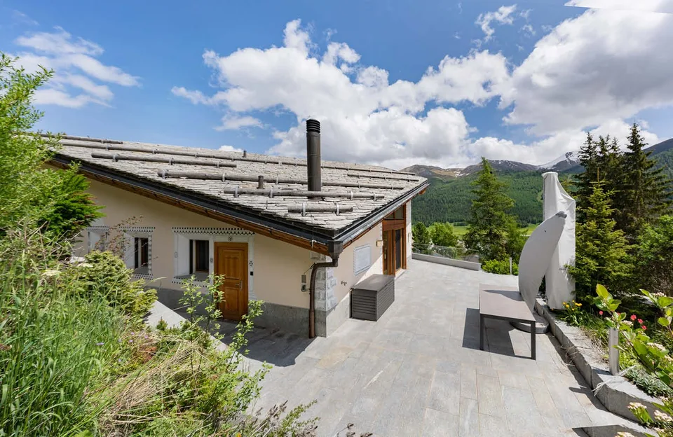 Villa di lusso esclusiva in Alta Engadina – seconda casa con spa, parcheggio sotterraneo e vista panoramica