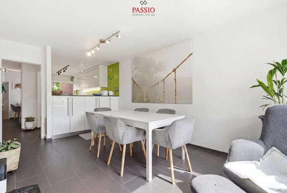 Oasi di benessere luminosa con balcone, sole della sera e molto spazio